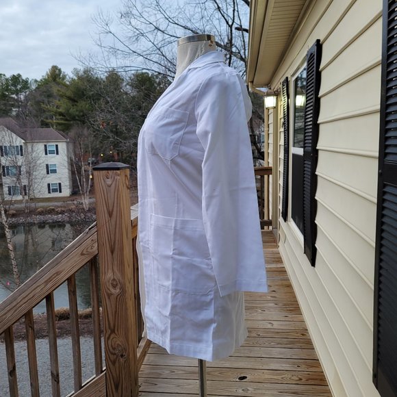 Dr. James - Unisex Lab Coat with Smartphone & Tablet Pockets - Picture 5 of 10